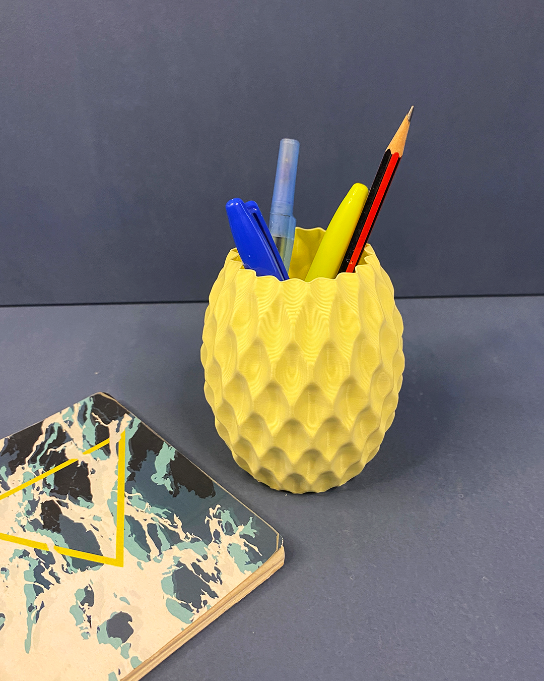 Wavy Pen Stand